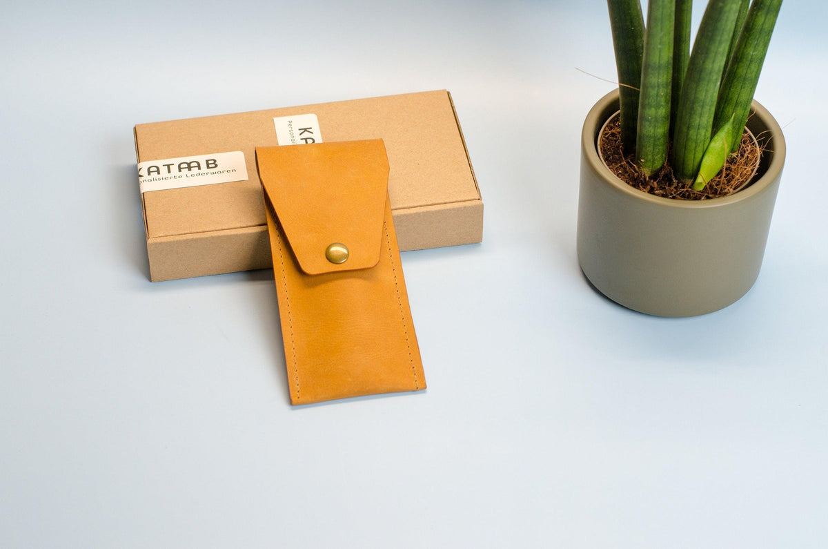 Leder Stiftetui in Orange – Handgefertigt in Berlin | Geschenk für Schreibliebhaber | KATAAB